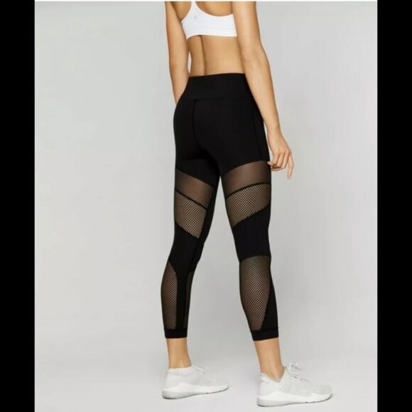 * NWT Lululemon Lab Limited Edition Exclusive Union Crop - Size 4 - Black - Picture 8 of 9